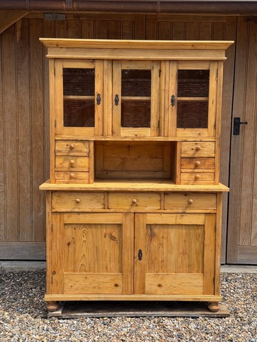 Traditional pine welsh - welsh, dresser