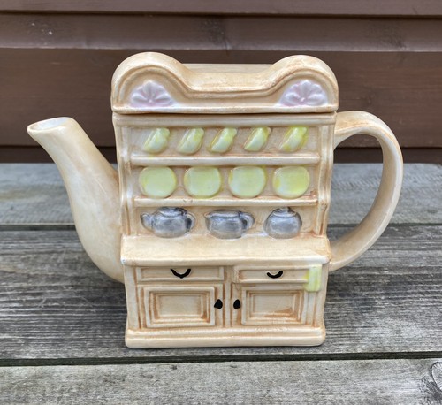 Teapot novelty welsh dresser - teapot,